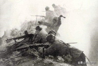 ​飞虎山阻击战：志愿军吃石头充饥，徒手挖战壕，击退敌军57次进攻
