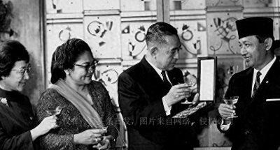 ​独裁32年，50万华人亡，87岁终，子女富可敌国