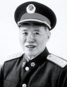 ​他从团政委调地方，地方干部称：毛孩子，半年后回部队当师政委