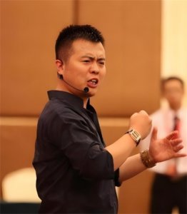 ​成功学大师杨涛鸣：7年涉案3.8亿，一根头发卖6万，一审被判无期