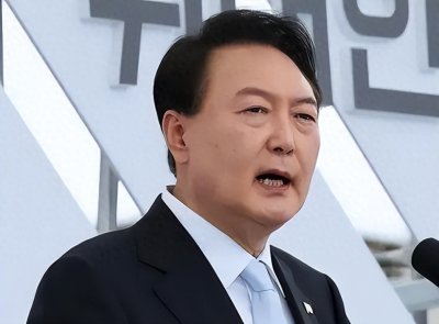 ​韩国亲美关系及密，深陷危机代价沉重，不断释放对华友好信号