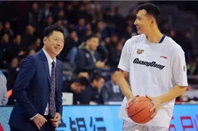 ​笑死人!易建联15岁加盟广东第一天就被换上场 李春江：我换错人了