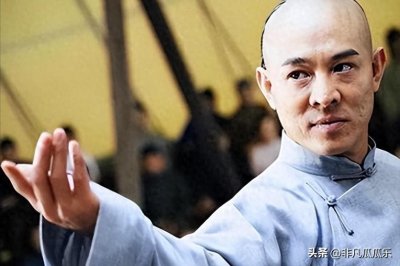 ​61岁李连杰和63岁利智合照曝光，保养难敌岁月，模样让人不敢认