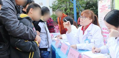 ​2022年儿童标准身高表出炉！附身高预测公式，来算算你家孩子能长多高！