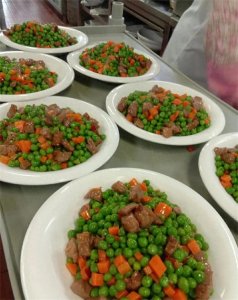 ​传统坝坝宴，舌尖上的美味，感受百年民俗风情，传统与现代的碰撞