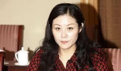 ​凭美貌与多名上司有染，敛财1439万，为何姜保红与情夫双双下台？