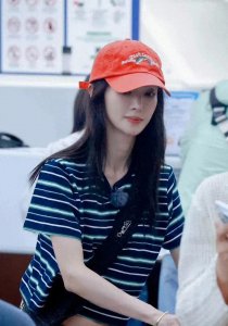 ​“金晨”未整容之前，婴儿肥挺漂亮，如今脸上后遗症明显，嘴歪了