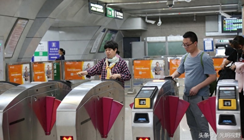 先乘车后付费！北京地铁开通二维码乘车，不用充值不用押金