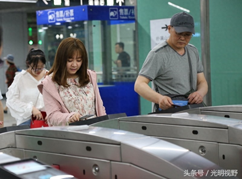 先乘车后付费！北京地铁开通二维码乘车，不用充值不用押金