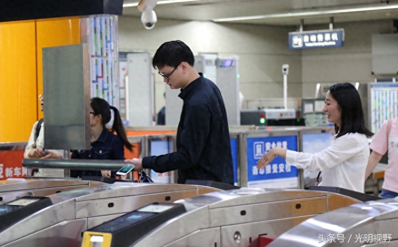 先乘车后付费！北京地铁开通二维码乘车，不用充值不用押金