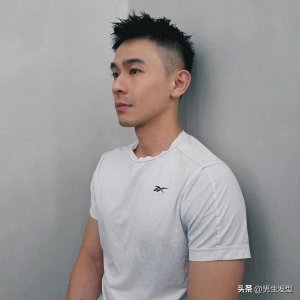 ​男生别再嫌弃“两边铲”发型了，试试这3款，清爽干净显帅气