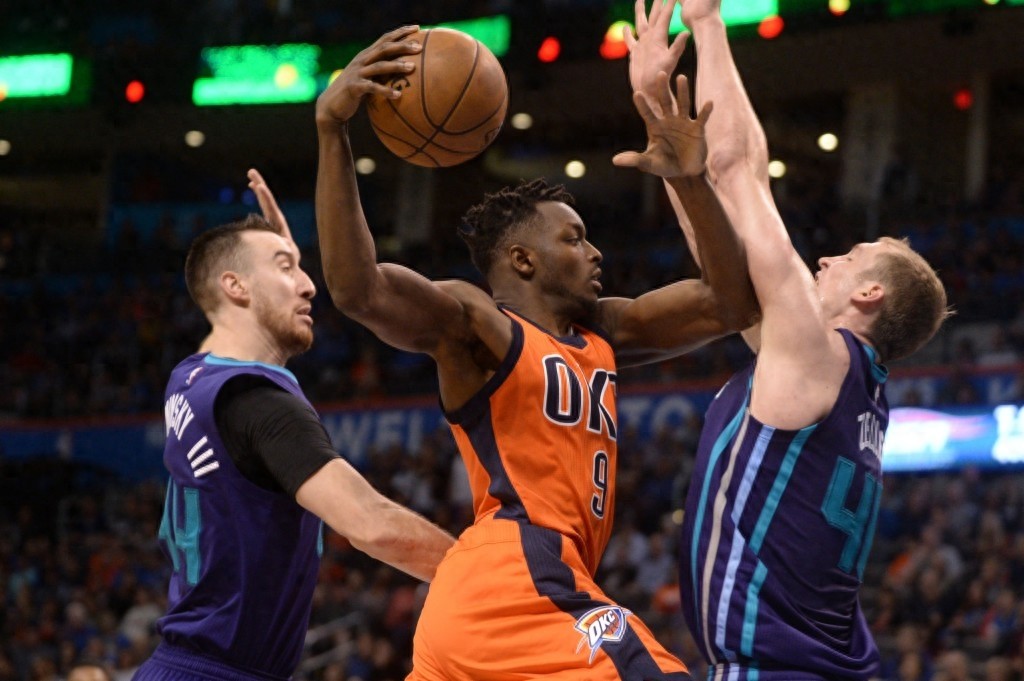 篮球——NBA：雷霆不敌黄蜂