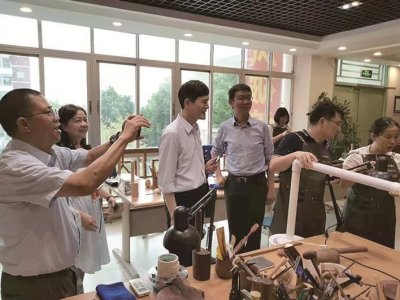 ​龙岗平湖外国语学校与澳门姊妹学校共话发展