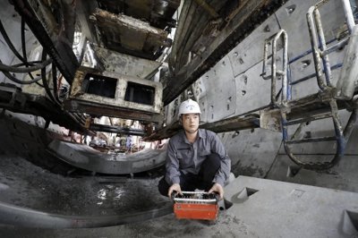 ​武汉地铁12号线科钢区间左线盾构机顺利始发