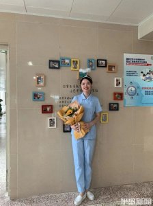 ​找到了！青岛海边跪地救人的女护士，是她！