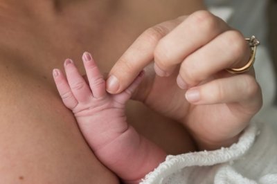 ​15张妈妈生孩子震撼时刻，女子本弱为母则强 哪一张让你感动