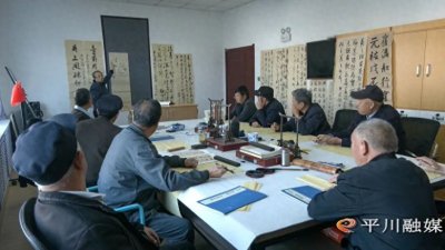​平川区长征街道综合养老服务中心：墨香润晚晴 书写金色晚年