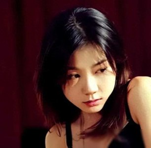 ​苏紫紫一丝不挂接受采访直言:“你敢看我么？”