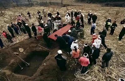 ​回顾 山西14岁女孩被活生生配冥婚，警察找到时发现，已与死者合葬