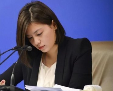 ​“冷艳美人”张京，放弃北大、清华，成外交翻译，让美方笑容僵持