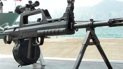 ​它究竟是好枪还是垃圾？毁誉参半的解放军第一款无托轻机枪95式