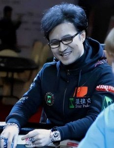 ​20年后，52岁汪峰再唱《飞得更高》，我却笑翻在评论区