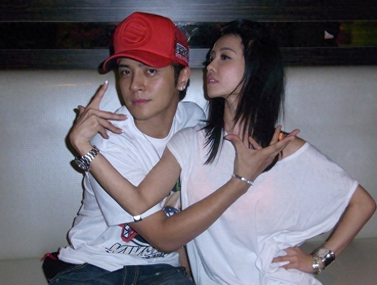 暧昧还是亲密？关系胜过情侣，娱圈7对男女闺蜜令人震惊的基情