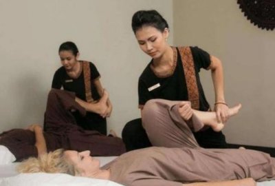 ​泰国著名的泰式按摩，为何深受游客喜爱？游客：痛并快乐着