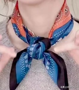 ​＂为什么让孩子扎丝巾戴领带拍毕业照？＂家长们对此非常不满。