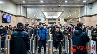 ​兰州铁路局：积极应对降雪降温 保障铁路安全运输