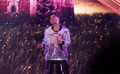 ​周杰伦地表最强一票难求，音乐皇帝凭何能红17年？